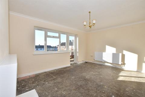 2 bedroom apartment for sale - Longwood Gardens, Ilford, Essex