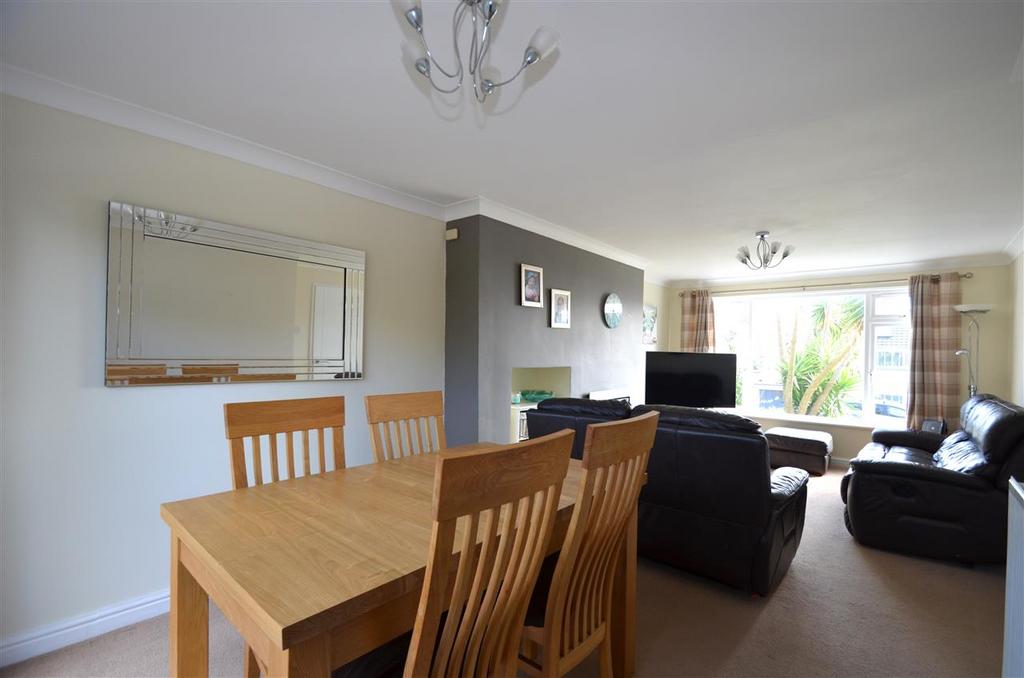 Sitting/dining room