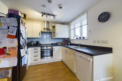 2 bedroom flat for sale - Nicholas Charles Crescent, Aylesbury