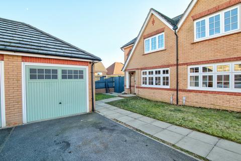 3 bedroom semi-detached house for sale, Malvern Mews, Wakefield