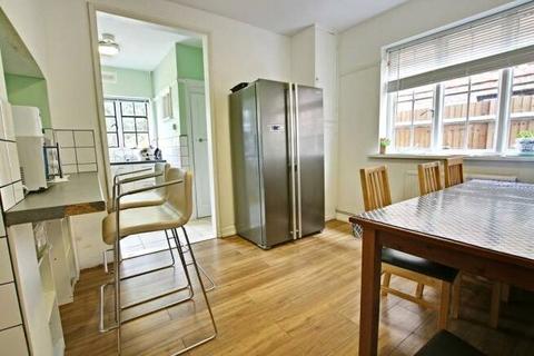 1 bedroom detached house to rent, Bromley Common, Bromley, BR2