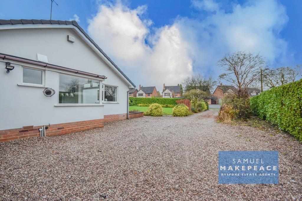 Bignall Hill, StokeOnTrent ST7 4 bed detached bungalow £1,295 pcm