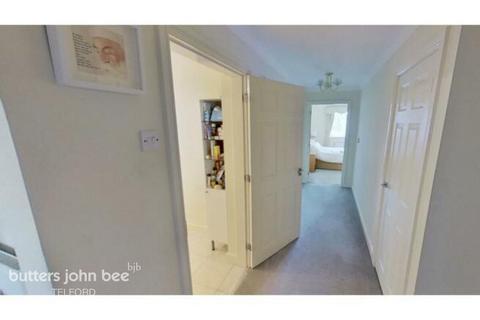 2 bedroom flat for sale, Walnut Drive, Wolverhampton