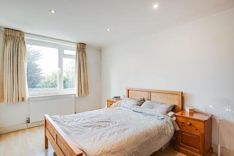 undefined, Colney Hatch Lane, Muswell Hill, N10