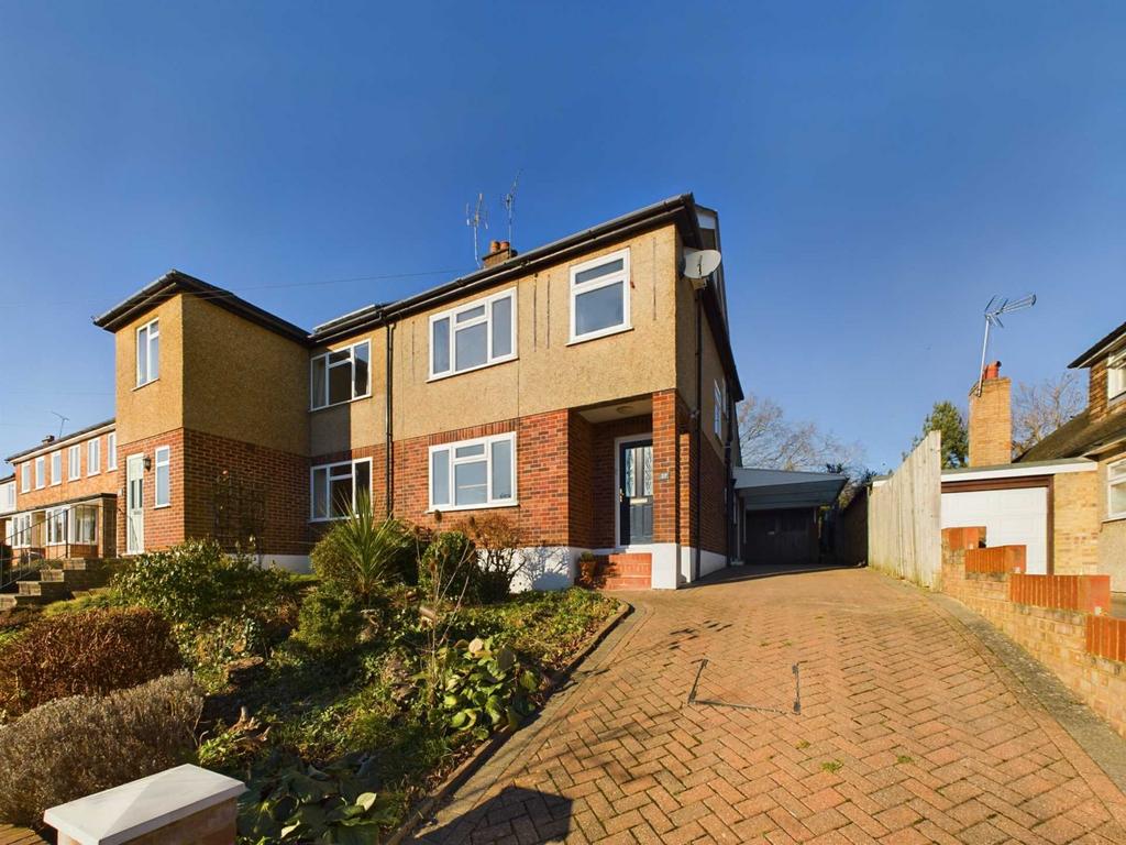 Barnhill Road, Marlow SL7 4 bed semidetached house for sale £800,000