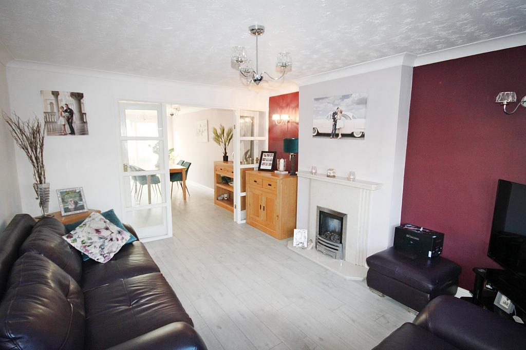 Linden Close, Woolston, WA1 3 bed semidetached house to rent £1,400