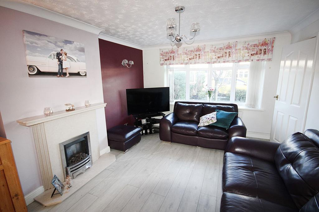 Linden Close, Woolston, WA1 3 bed semidetached house to rent £1,400