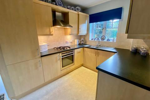 2 bedroom ground floor flat for sale - Wetherby, The Grange, Deighton Road, LS22
