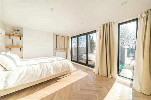 13b Murray Road, London, W5 4XR