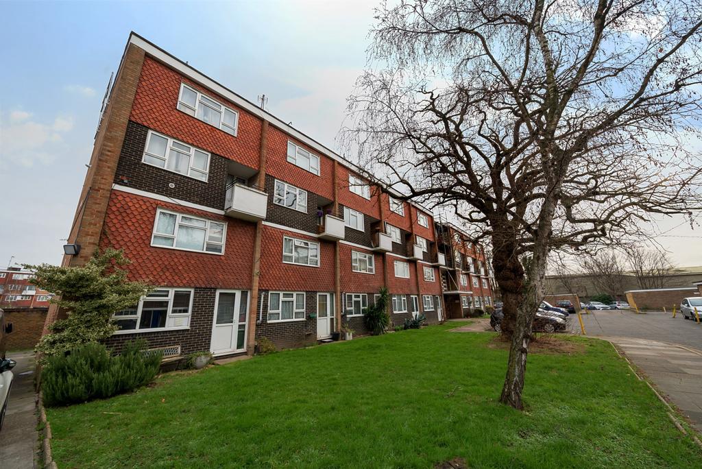 Acre Road, Kingston Upon Thames, KT2 2 bed flat for sale £375,000