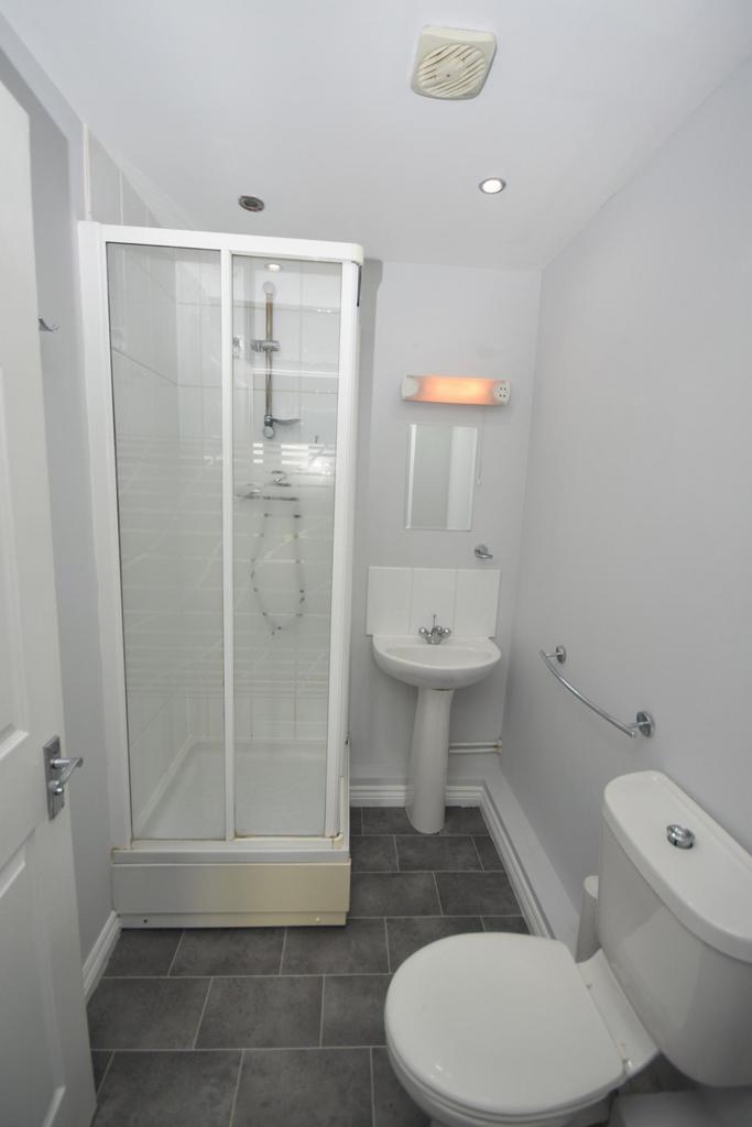 Master En Suite Bathroom