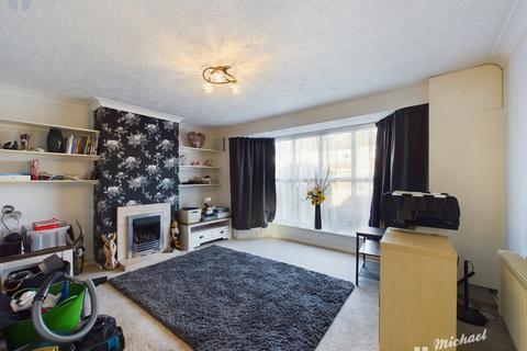 2 bedroom semi-detached house for sale, Chantry Road, Aylesbury, HP19 9NG
