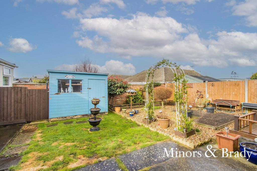 Crestview Drive, Lowestoft, NR32 3 bed detached bungalow for sale £