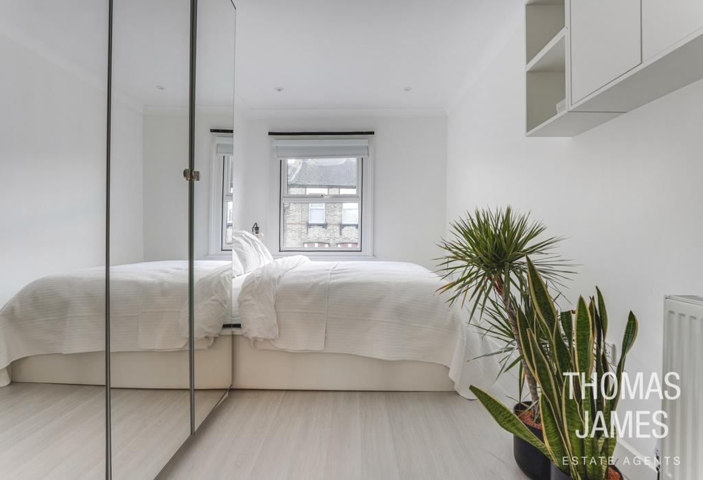 East Road, New EN4 1 bed apartment for sale £250,000