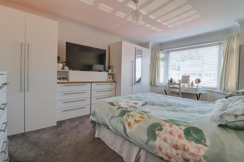 4 bedroom detached bungalow for sale, Newtown Road, Woolston
