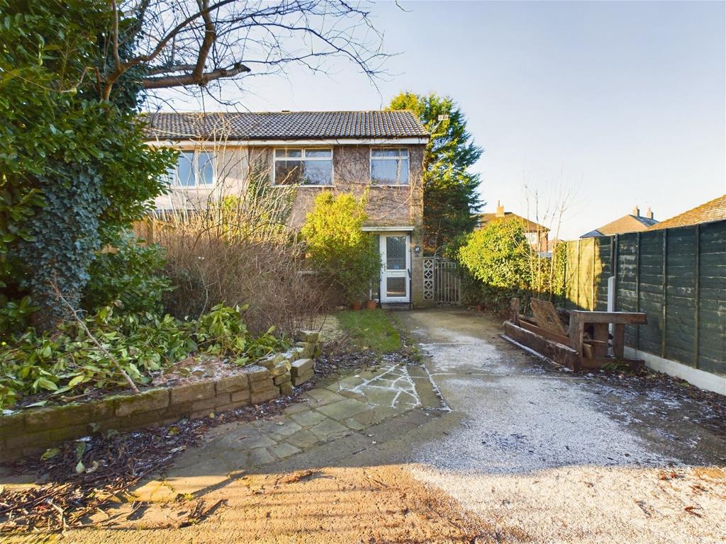 Manor Avenue, Burscough, Ormskirk, Lancashire, L40 7TT 3 bed semi