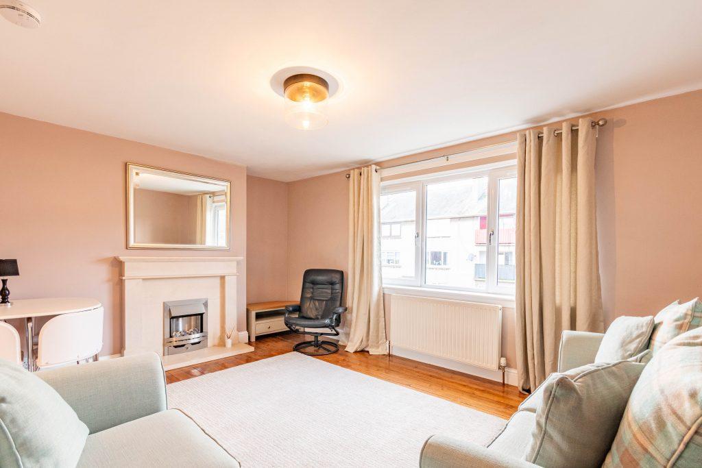 1718L Lady Nairne Loan, Edinburgh, EH8 7NN 2 bed flat to rent £