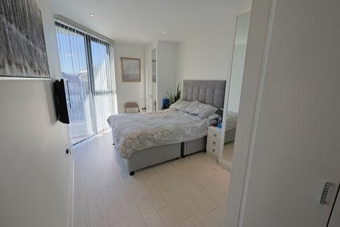 2 bedroom flat for sale - Edgwarebury Lane, Edgware HA8