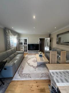 4 bedroom end of terrace house to rent, 4 Bedroom Luxury House For Rent in Cheshunt, EN8
