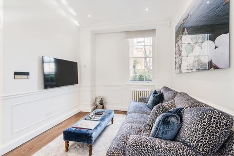 3 bedroom terraced house to rent, Caroline Terrace, Belgravia, London SW1W