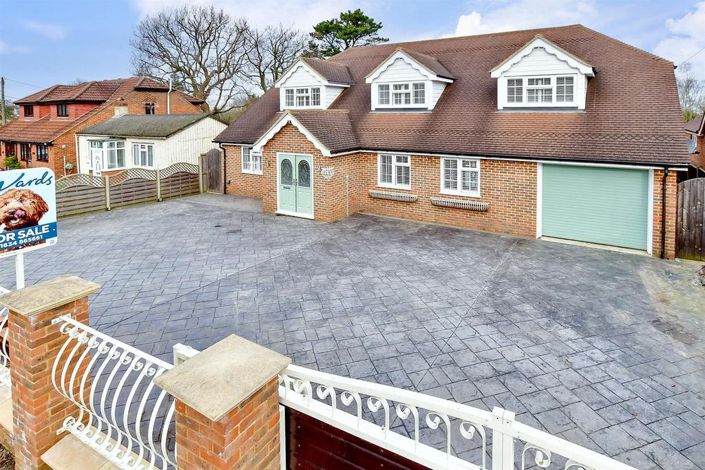 Robin Hood Lane, Bluebell Hill Village, Chatham, Kent 5 bed detached