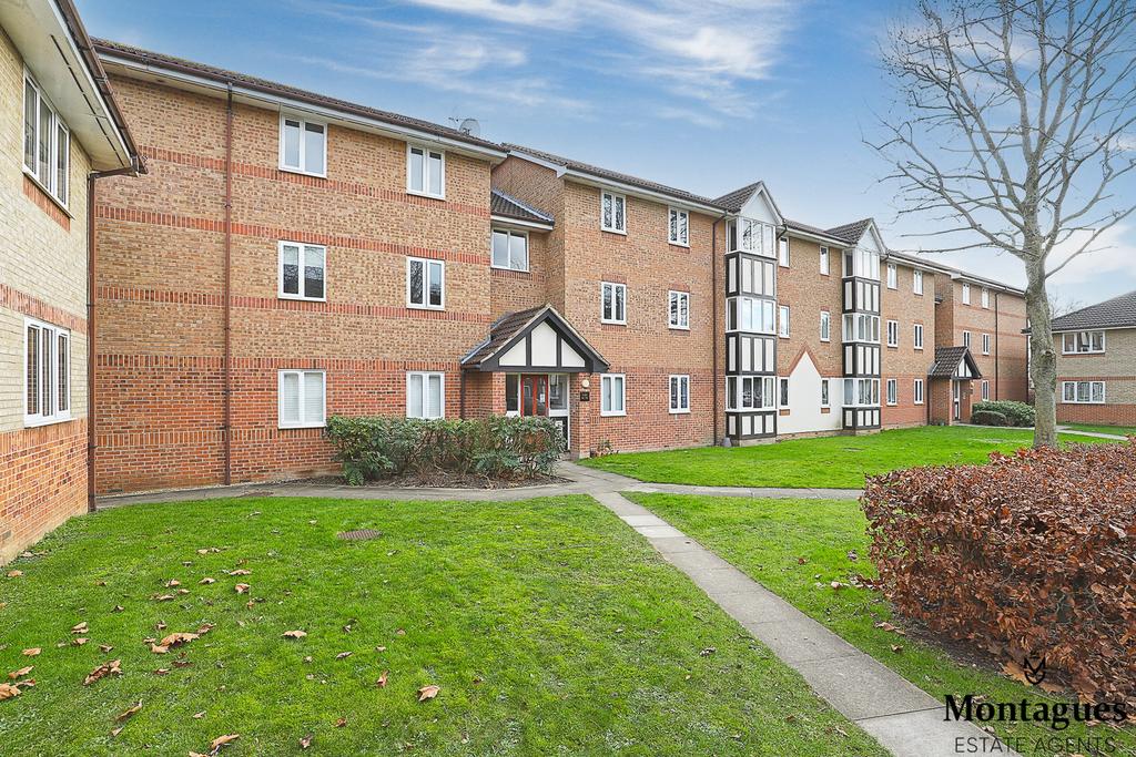 Woodland Grove, Epping, CM16 2 bed apartment for sale £340,000