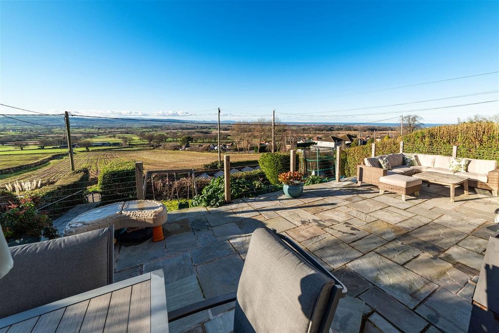 111 Cwm Road, Dyserth, Denbighshrie, LL18 6HR 4 bed detached house for