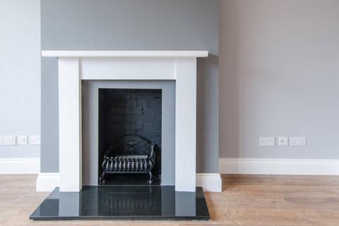 5 Pitfold Road, London, SE12 9JB