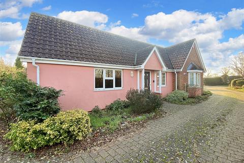 2 bedroom detached bungalow for sale - Framlingham, Suffolk