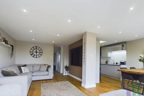 3 bedroom semi-detached house for sale, Vandyke Close, Milton Keynes MK17
