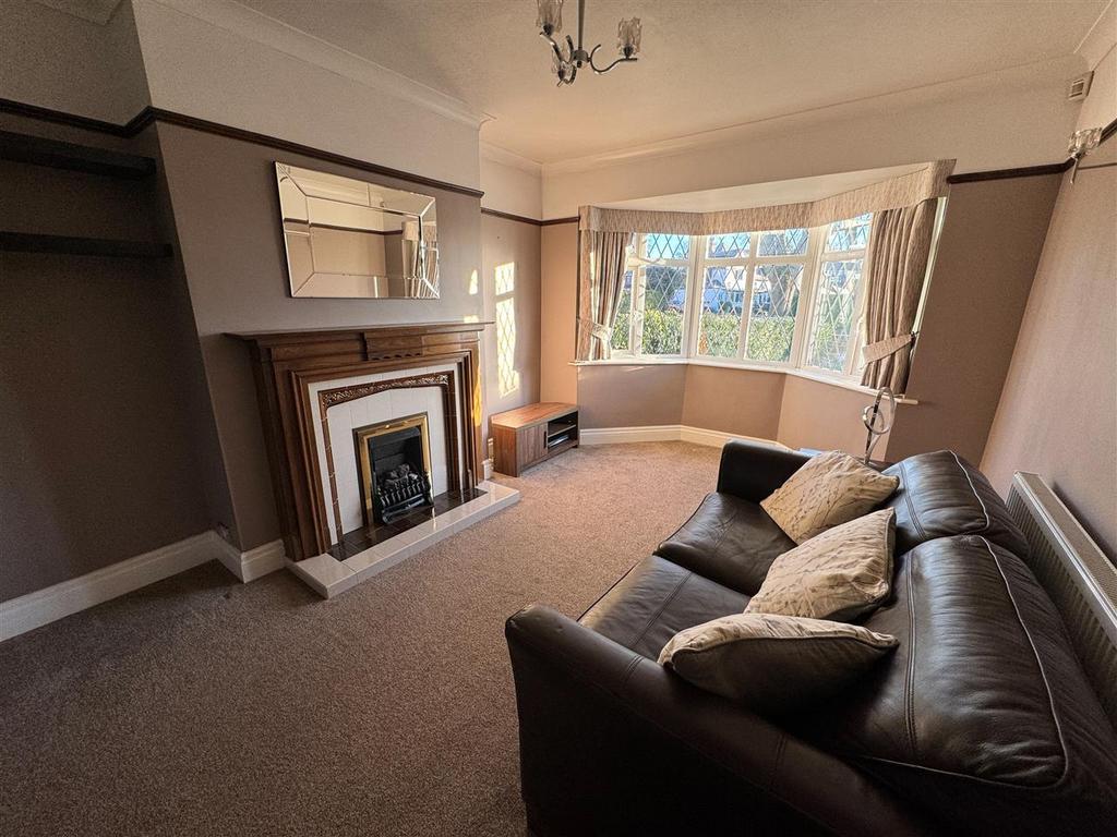 Walsall WS5 4 bed semidetached house to rent £1,500 pcm (£346 pw)