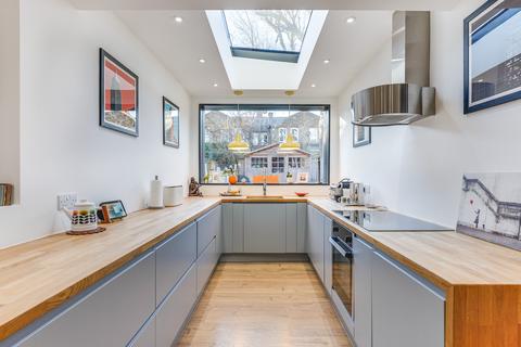 45 Livingstone Road, London, N13 4SD