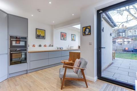45 Livingstone Road, London, N13 4SD