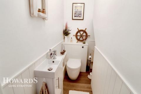 28 Cranes Meadow, Harleston, IP20 9BY