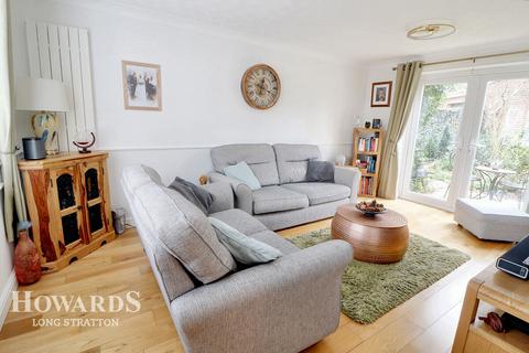 28 Cranes Meadow, Harleston, IP20 9BY