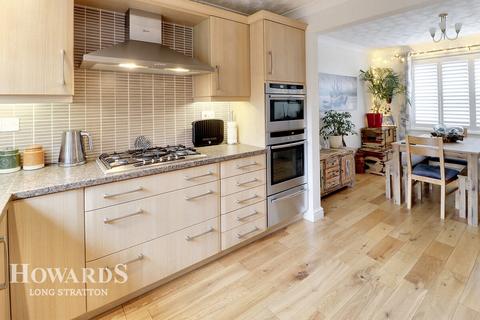28 Cranes Meadow, Harleston, IP20 9BY