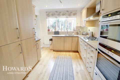 28 Cranes Meadow, Harleston, IP20 9BY