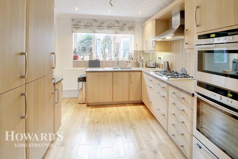28 Cranes Meadow, Harleston, IP20 9BY
