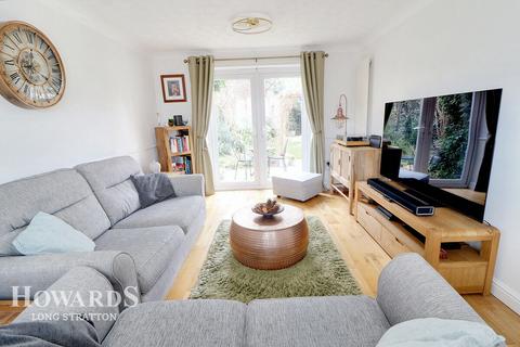 28 Cranes Meadow, Harleston, IP20 9BY
