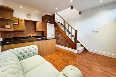 1 bedroom terraced house to rent, Roebuck Lane, Sale, M33