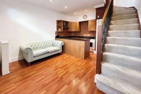 1 bedroom terraced house to rent, Roebuck Lane, Sale, M33
