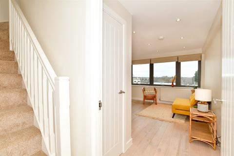 1 bedroom flat for sale, North Street, Horsham, West Sussex