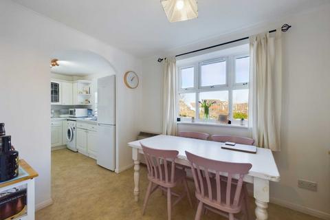 2 bedroom flat for sale, Moorhen Court, Aylesbury HP19