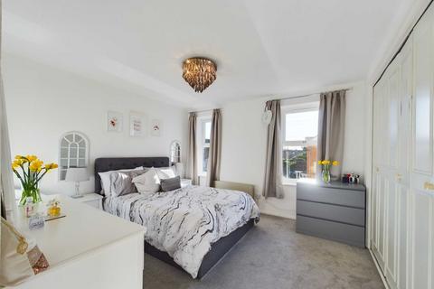 2 bedroom flat for sale, Moorhen Court, Aylesbury HP19