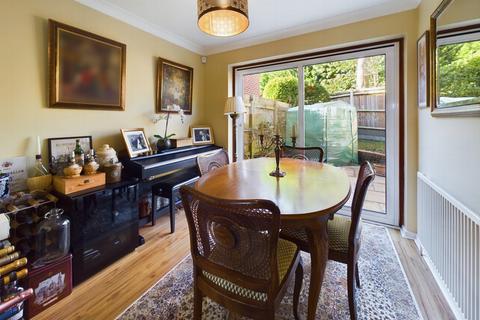 7 Ashdown Close, Haywards Heath, RH16 3NR