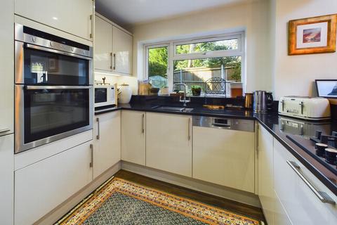 7 Ashdown Close, Haywards Heath, RH16 3NR