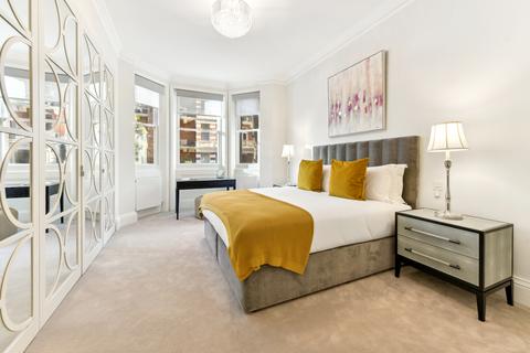 3 bedroom terraced house to rent, Ashley Gardens, Ambrosden Avenue, London, SW1P
