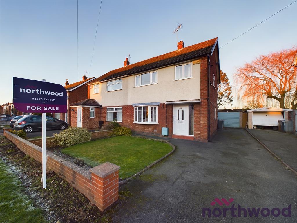 Queens Drive, Sandbach, CW11 3 bed semidetached house for sale £230,000