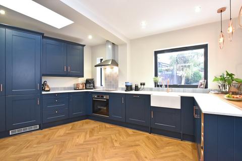 12 The Glade, Bromley, BR1 2QG
