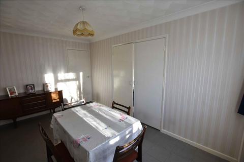 3 bedroom flat for sale, Uxbridge Road, Feltham, TW13